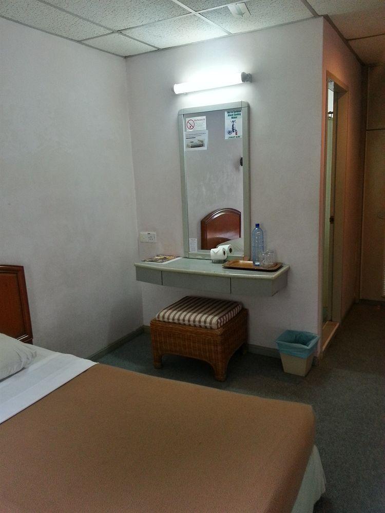 Century Hotel Кота Кинабалу Екстериор снимка