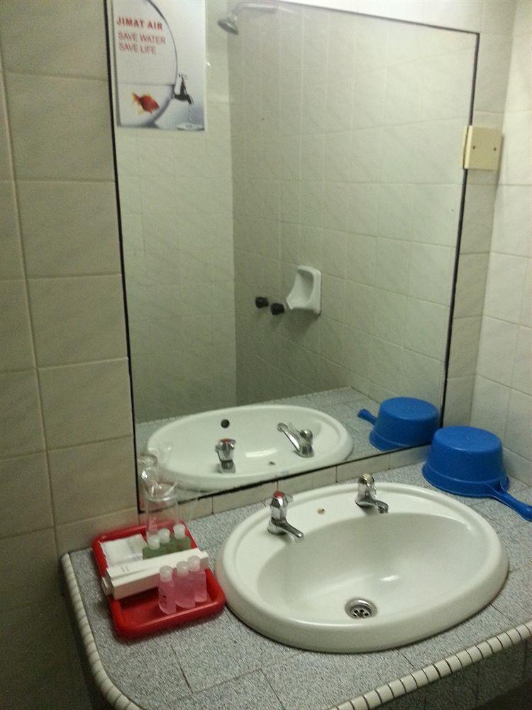 Century Hotel Кота Кинабалу Екстериор снимка