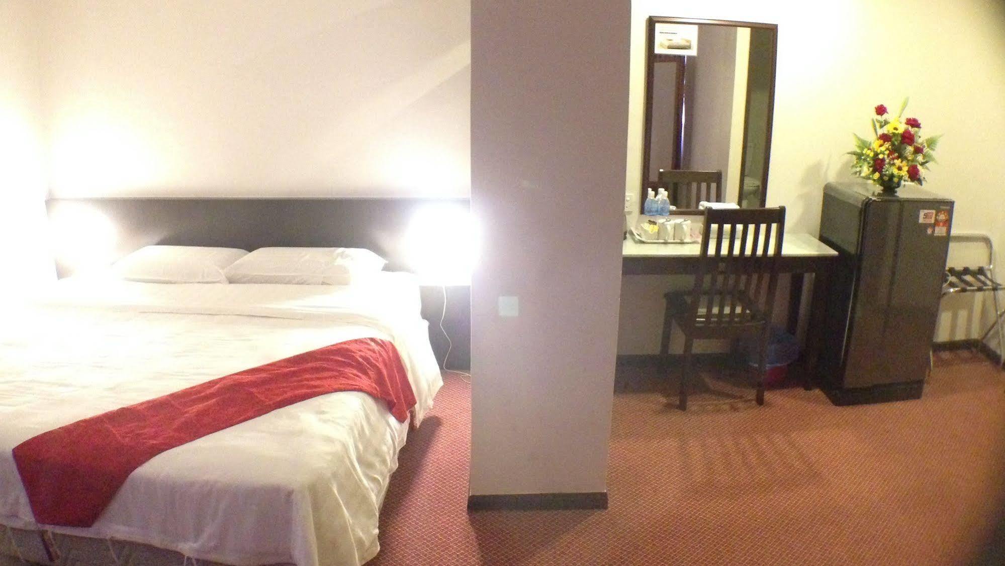 Century Hotel Кота Кинабалу Екстериор снимка