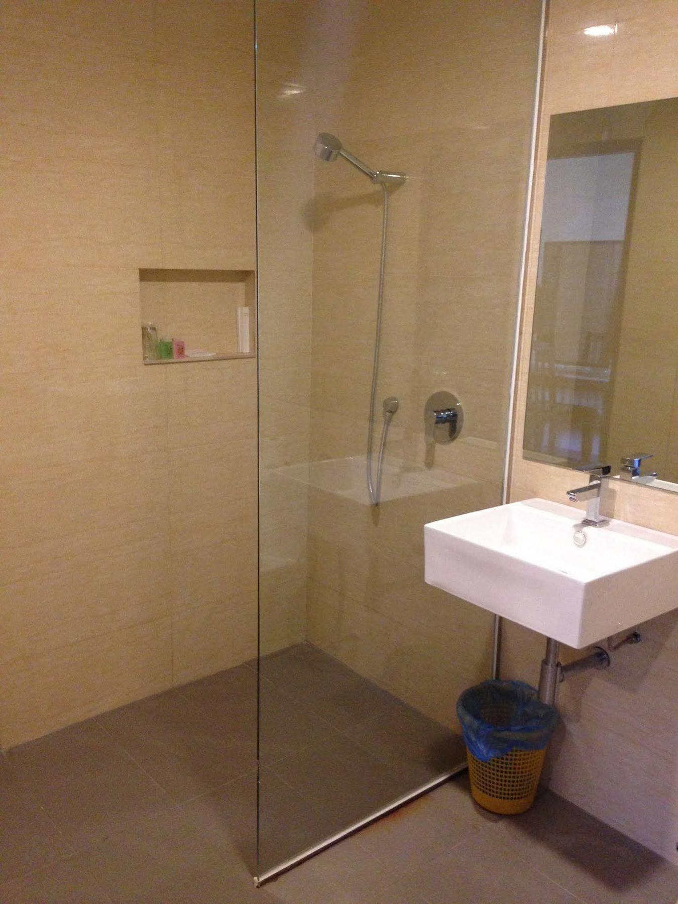 Century Hotel Кота Кинабалу Екстериор снимка