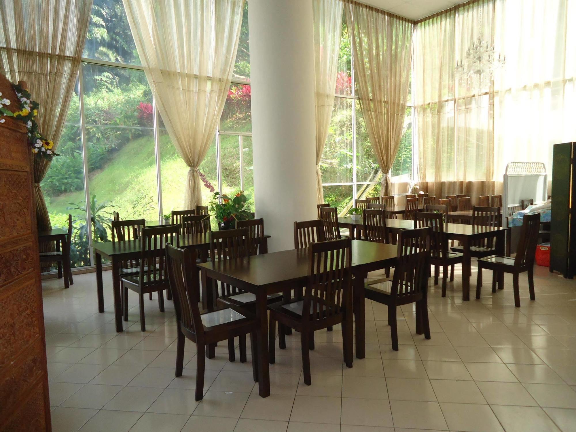 Century Hotel Кота Кинабалу Екстериор снимка
